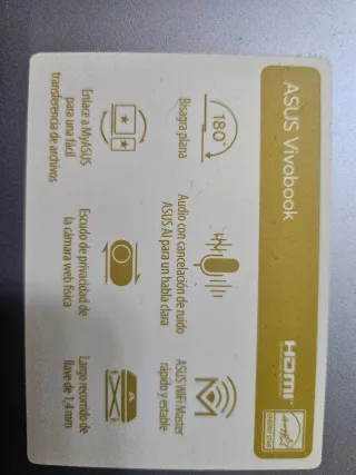 Portátil ASUS Gris Plata con maletín.