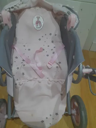 Carro de muñecas rosa con estrellas