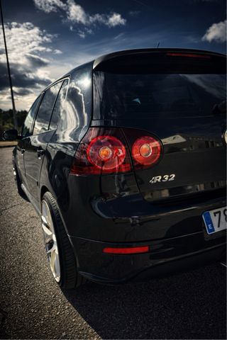 Volkswagen Golf R32