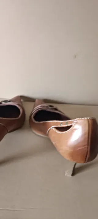 Zapatos de tacón marrones estilo 90s