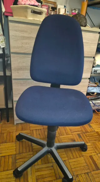 Silla de oficina azul y gris