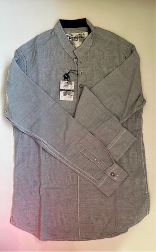 Camiseta Desigual de cuello Mao. Talla S