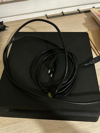 PS4 Slim Sony Negra + mandos+ juegos