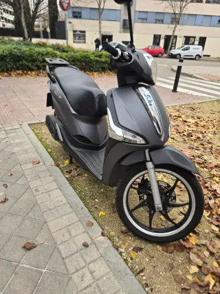 Piaggio Liberty Scooter Negra , año 2021