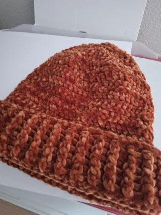 Gorro tejido unisex marrón