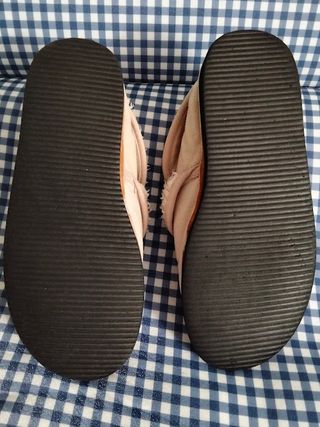 Zapatillas de casa beige de invierno