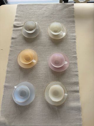 Juego de tazas y platillos de cristal