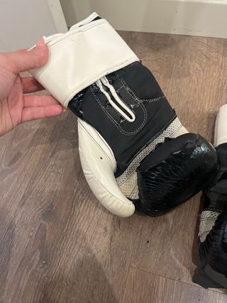 Guantes de Boxeo Adidas Negros y Blancos