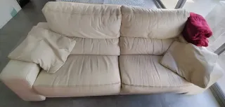 Sofá de Piel Pedro Ortiz Blanco.