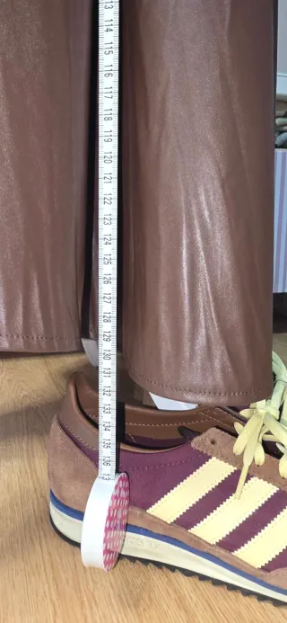 Conjunto vestido polipiel marrón Jot y sobrecamisa