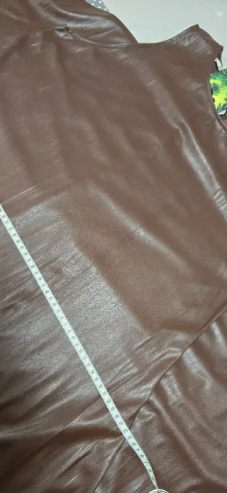 Conjunto vestido polipiel marrón Jot y sobrecamisa