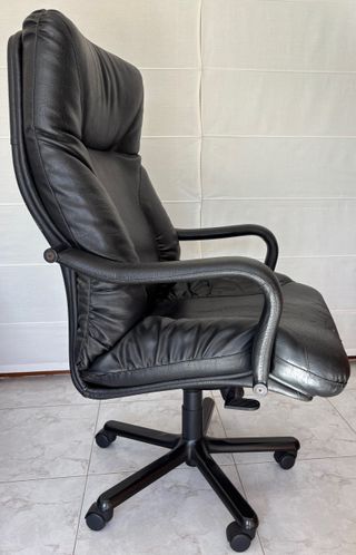 Silla de oficina negra