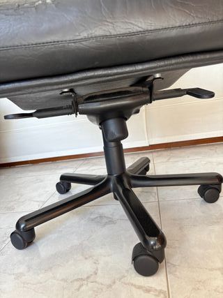 Silla de oficina negra