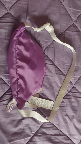 Riñonera Fly High Morado y Blanco