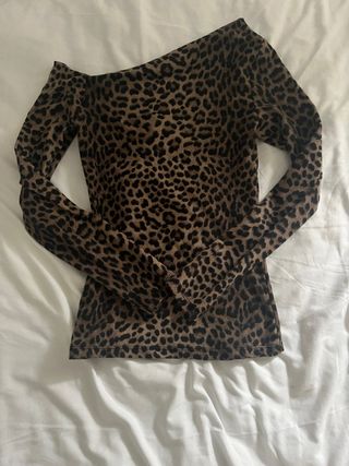 Camiseta leopardo asimétrica