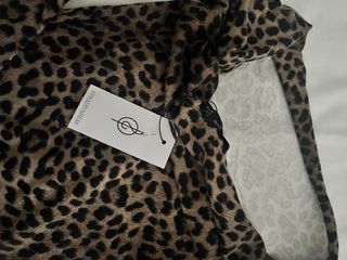 Camiseta leopardo asimétrica