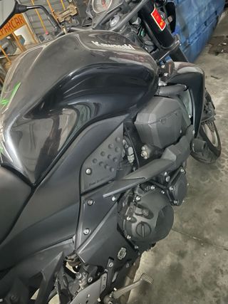 Kawasaki Z750 Manual Negra
