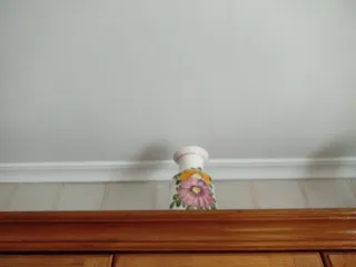 Lote de cerámica: azucarero, jarra, piña y plancha