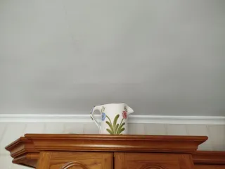 Lote de cerámica: azucarero, jarra, piña y plancha