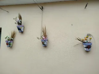 Lote de cerámica: azucarero, jarra, piña y plancha