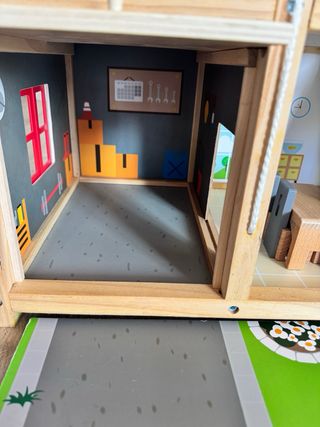 Casa de muñecas Hape de madera