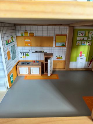 Casa de muñecas Hape de madera