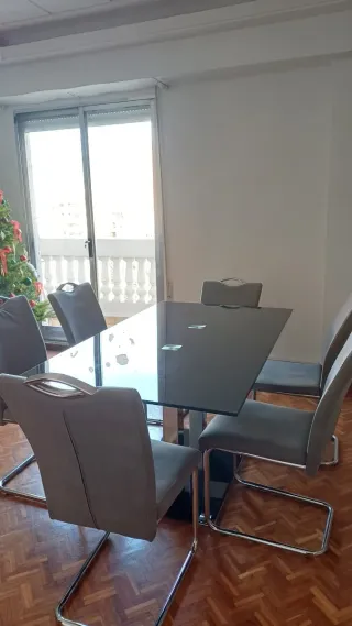 Mesa Comedor Cristal y 5 Sillas