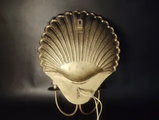 Antiguo aplique de pared concha dorado