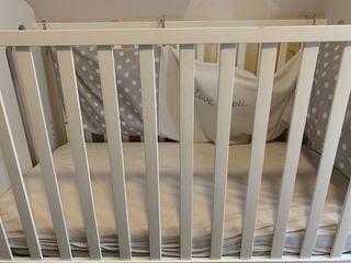 Cuna blanca para bebé