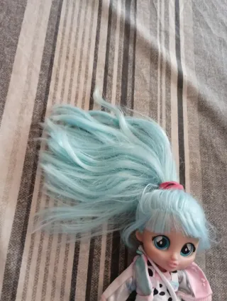 Muñeca articulada pelo azul
