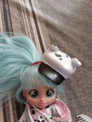 Muñeca articulada pelo azul