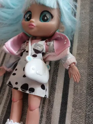 Muñeca articulada pelo azul