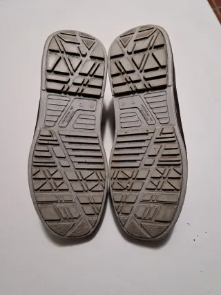 Zapatos de seguridad U-Power negros y grises