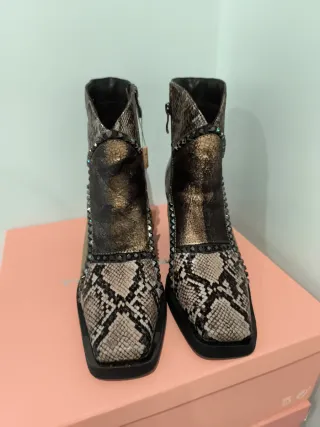 Botines Alma en Pena Beige y Dorado