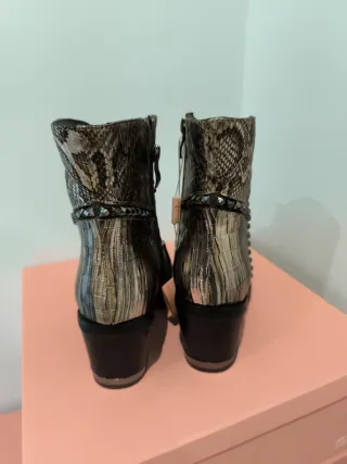 Botines Alma en Pena Beige y Dorado