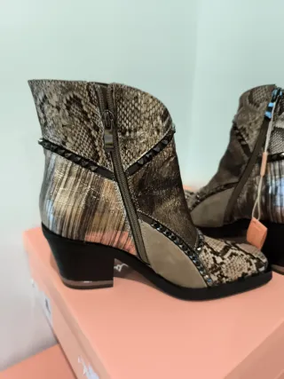 Botines Alma en Pena Beige y Dorado