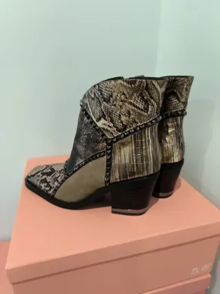 Botines Alma en Pena Beige y Dorado