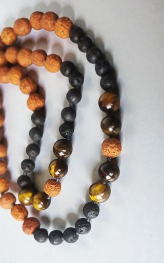 Collar Japamala Rudraksha, Lava Ojo, Tigre