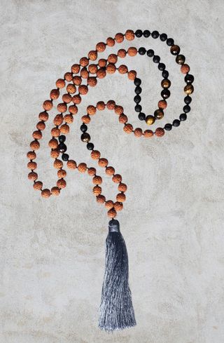 Collar Japamala Rudraksha, Lava Ojo, Tigre