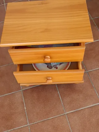 MESILLA DE NOCHE , PINO.