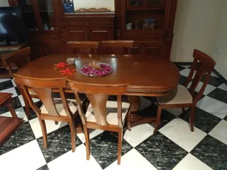 Mesa de comedor de madera
