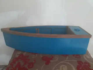Maqueta de barco azul
