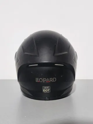 Casco de moto negro Leopard Maxxis