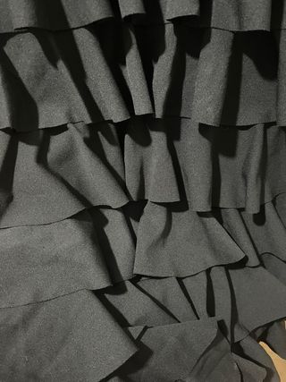 Traje de flamenca negro con volantes