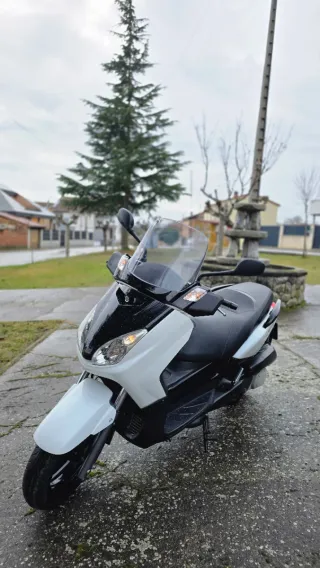 Yamaha Xmax 250 Scooter