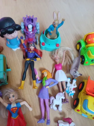 Lote de figuras y juguetes variados