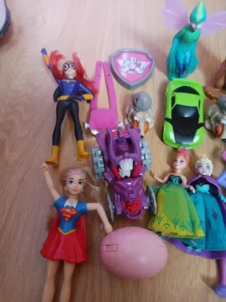 Lote de figuras y juguetes variados
