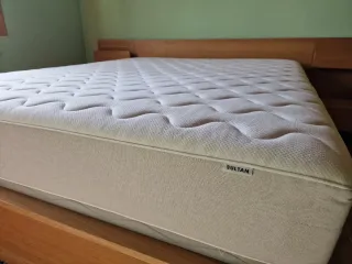 Cama y colchones Ikea madera