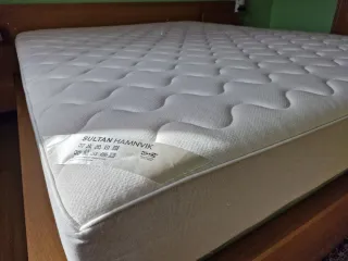 Cama y colchones Ikea madera