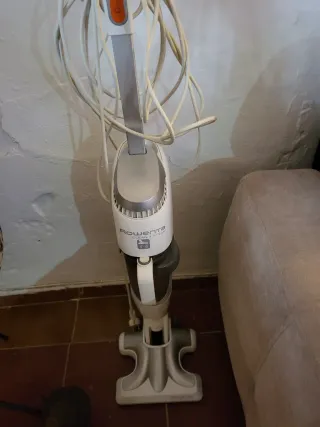 Espejo de madera con marco dorado